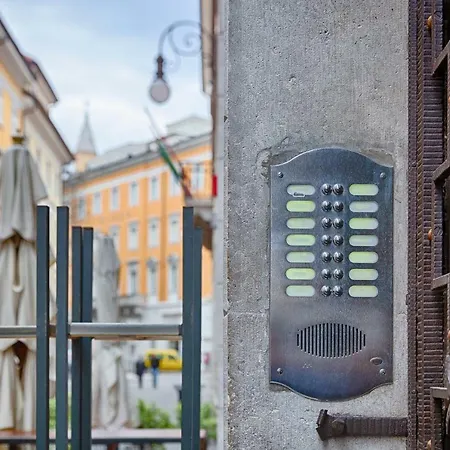 Triestehost - Via Torino 公寓