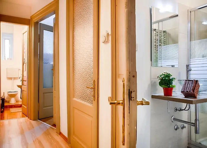 Triestehost - Via Torino